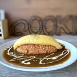 H2 cOOking - ◆オムライス・・ケチャップライスで、玉子の厚みがスゴイ。ケチャップライスもたっぷりで、かなりのボリューム。(≧◇≦)