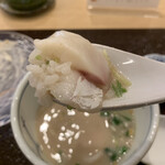 Karuizawa Kappou Kei - 鲷鱼茶泡饭，汤匙特写