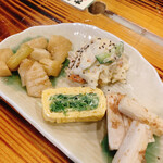 いりかま - セロリの旨味漬け¥180の1/4
                                ポテトサラダ¥250の1/4
                                アオサのだし巻き玉子￥250の1/4
                                長芋のシャキシャキおかか漬け¥230の1/4
                                
                                これ一皿が、なんと¥228 