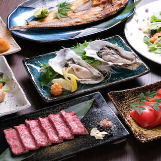 Enjoy the "fresh fish sashimi platter" with Seafood purchased from the market that day.