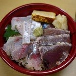魚天 - 地魚丼(５００円)カツオとサバが良いね。