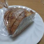 ル　ペトラン - 2013.8. カシューナッツとグレープフルーツのパンのハーフ