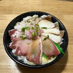 魚丼 - ブリだく丼（シャリ大盛）