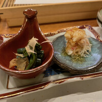 天婦羅 みやしろ - 先付けはわらびとカニ。スタートからもう素敵