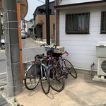 中国料理 峨嵋山 - ロードバイクは店横の所に