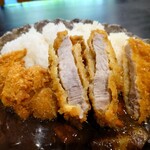 じぇいあん - 載ってるとんかつはガッツリと大きいねえ❕
ロース肉のとんかつで美味しい味わい。