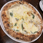 ラ・ピッコラ・ターヴォラ - クアトロフォルマッジ