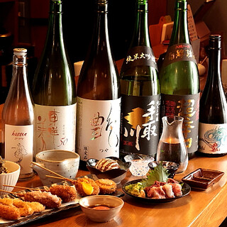 严选全国各地的日本酒和超值的油炸串套餐◎