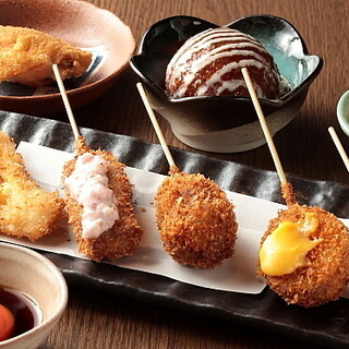Delicious kushikatsu made with seasonal ingredients and served with a sauce that matches the ingredients.