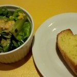 イタリア食堂TOKABO - ランチセットのサラダとパン