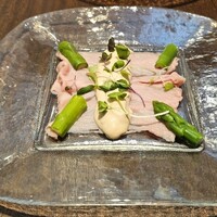 IMPASTO - オランダ産「仔牛」とグリーンアスパラ イタリア産 「ツナ」のトンナートソース