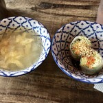 タイ・イサーン料理 ヤムヤム - ランチセットのスープと生春巻き