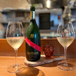 インカメラ コン テラッツァ - G.H.MUMM
      Mumm Grand Cordon ／マム グラン コルドン
      …香りだけで…ハイ美味しい♡(*´Д｀*)
      口に含むとフレッシュでフルーティながら、力強い辛口で美味です♡(*´˘`*)