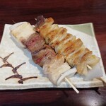 せきとり 東万代町店 - 焼き鳥(赤)／(白)（各￥200）