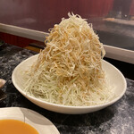 ホルモン本舗 我家 - ★千切りキャベツ
      『我家』名物です！
      ドレッシングも美味くて、お持ち帰り用ドレッシングも販売してます♪