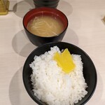 Teppan Yakiniku Kinto - ライスと味噌汁（ランチ時無料）
