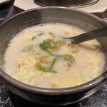 ホルモン本舗 我家 - ★コムタンスープ
      俺のイチオシ！
      マジでウマウマ♡
      コムタンラーメンもあります♪