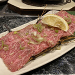 ホルモン本舗 我家 - ★上ロース
      食い盛りの輩が注文！塩を揉んであります。
      アイツ1人で食いやがった(´Д`|||) ﾄﾞﾖｰﾝ