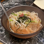 ホルモン本舗 我家 - ★梅冷麺ハーフ
      誰が頼んだ？？って言いながら連れが完食してました。