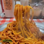 スパゲッティーのパンチョ - 旨辛ナポ大の麵リフト
