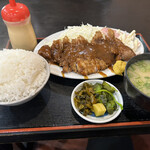 大衆食堂 まんだらや - トンカツ定食。　ご飯小