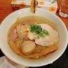 かずまちゃんラーメン - かずまちゃんラーメン 850円、煮玉子100円（いずれも税込）　丼の縁に炙りカットレモンが挟んであります