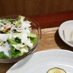 キッチン ブルー グローブ - サラダ、お新香のアップ