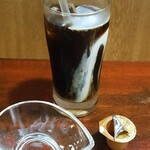 キッチン ブルー グローブ - ミルクを入れます