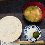 Izakaya Maru - ご飯、みそ汁、漬けもの