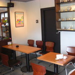 カフェ まめのゆ - もともとラーメン屋さんの店内を、こつこつと改装して、オープンいたしました。ぜひ見に来てください。