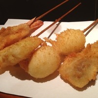 六波羅 - ミノシュラン：串揚げランチ
                かなり久々！昔は「串揚げをおかずにご飯????」でしたが、ここに来てから変わりました。
                基本は塩をちょっと付けて食べるのが好きです！
                串揚げが１０本くらいにご飯、お味噌汁、香の物、サラダが付きます