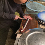 野沢屋 - 捌いてるところも見学、撮影オッケー