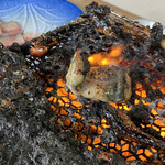 野沢屋 - タレがこびりついてますがキモ、ホネ、頭が乗ってます