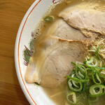 一楽ラーメン - 大盛りラーメン　左