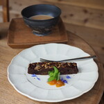 ogawa たべものや 月のうさぎ - ケーキセット（1200円） ドライフルーツ入りオーガニックチョコケーキ、コーヒー