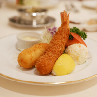 レストラン香味屋 - ●(小)海老フライ＆(小)カニコロッケを2名でシェア
