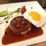 鉄板焼ダイニング AGITO - 黒毛和牛ハンバーグとフライドエッグ