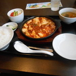 味の時計台 - ひき肉と豆腐の辛味煮込みセット（麻婆豆腐）700円