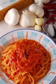h Kapurichoza - トマトとニンニクのスパゲティ
