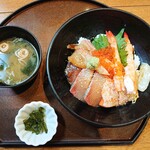 Awaji gochisoukan miketsukuni - 海鮮丼セット