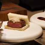 USHIGORO S. - シャトーブリアンとトリュフカツサンド