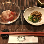 食堂酒菜 時の鐘 - 夜の定食にセットでつくおばんざい２品は
      出汁トマトと穴子ときゅうりの酢の物
      トマト…少な過ぎ！これが日本橋価格ってこと？