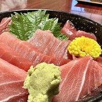 磯料理　まるけい - まぐろ食べ比べ丼（限定５食）