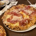 ピッツェリア トラットリア ダ・ボッチャーノ - もう一枚は生ハムと卵のビスマルクピザでした。