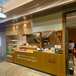 土鍋カリーぼんた - 新宿駅サブナードからカレーのいい匂いが♪
            
            鼻をクンクンしながら歩きますと、
            おやまぁ、見た目もシャレたカレー屋さんが！
            ✧ \\(°∀°)// ✧
            
            野菜が具だくさんなスープカレーのお店のようです。