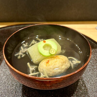 日本料理 直 - 毛蟹の真薯、蓴菜、炊いた冬瓜の椀物