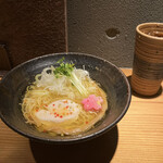 紀州麺処 誉 - 塩ラーメン1080円、黒ウーロン茶380円