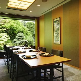 お祝いやご接待、記念日のお集まりなどに最適な個室