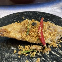 中国料理 王宮 - 大海老とガーリックの黄金揚げ