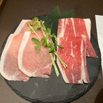 肉彩工房 感謝 - 牛・豚2種盛りのアップ